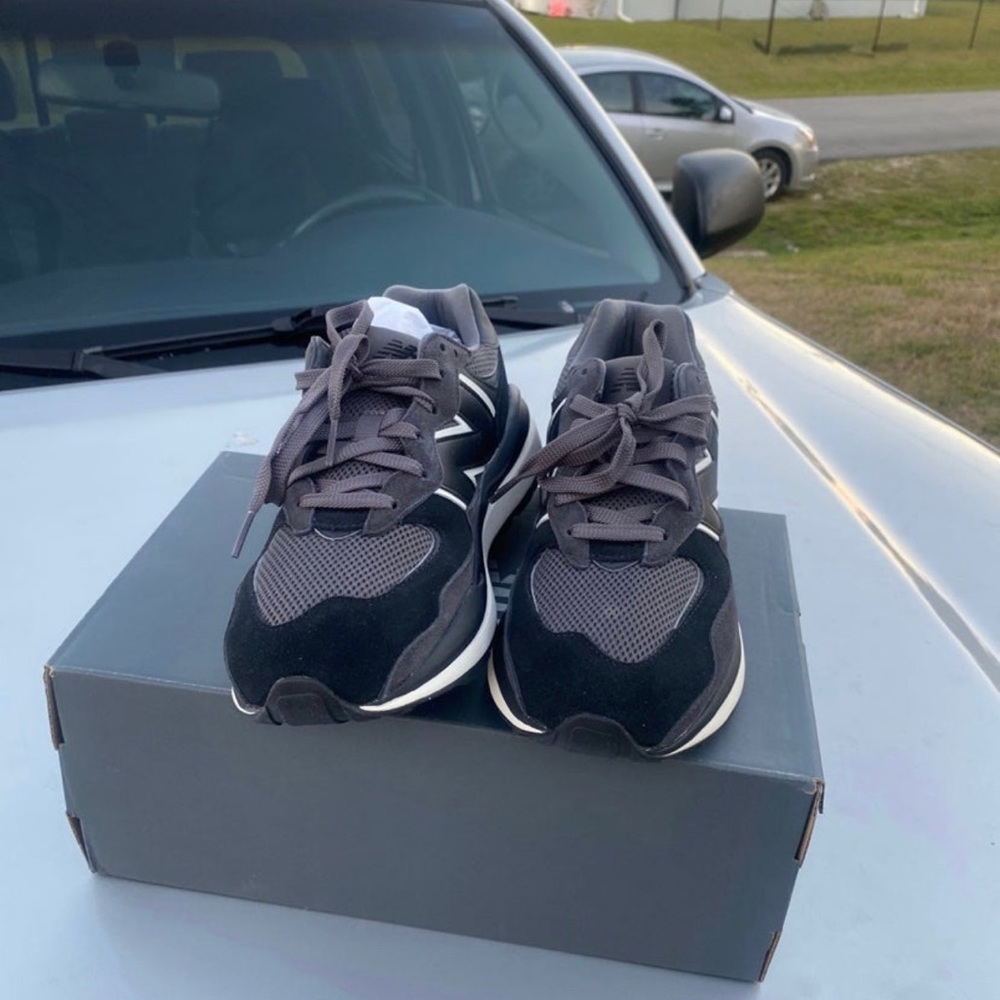 New Balance Woman Shoes 57/40 Black Sea Salt size 10